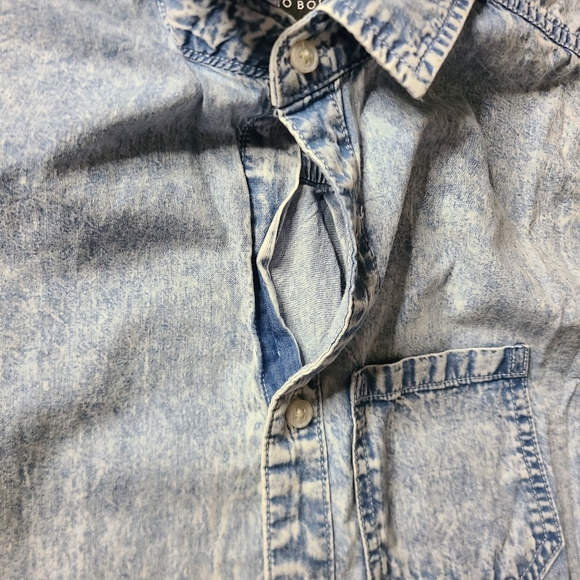 No Boundry Button up - Picture 6 of 6